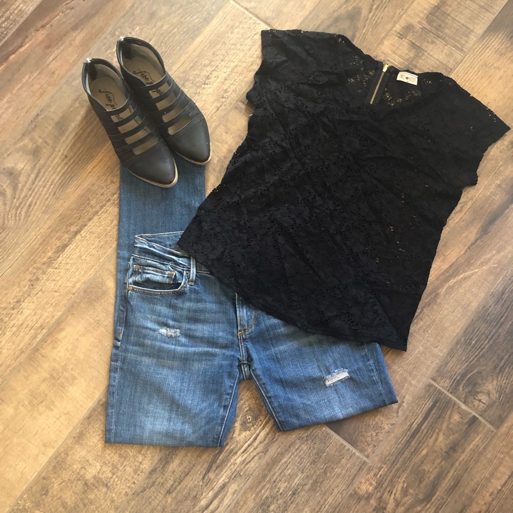 Free Kisses Lace Top